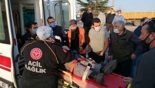 Kamyon ile kamyonet çarpıştı: 1 yaralı 