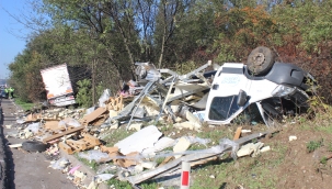 Kamyonet paramparça oldu: 2 yaralı