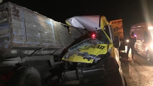 Kamyonet römorka çarptı: 1 ölü