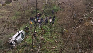 Kamyonu sollarken kaza yaptı: 3 yaralı