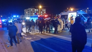 Minibüs polis otosuna çarptı: 2 yaralı