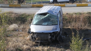 Minibüsle otomobil çarpıştı: 1 ölü 3 yaralı