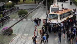Monarşi karşıtları sokaklarda
