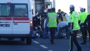 Motosiklet çöp kamyonuna çarptı: 2 ölü 