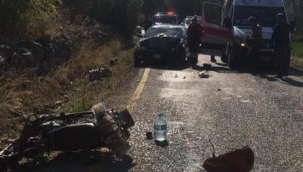 Motosikletle otomobil çarpıştı: 1 ölü