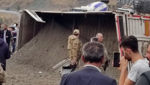 Otobüsle tır çarpıştı: 2 ölü 12 yaralı