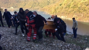 Otomobil baraja uçtu: 3 ölü