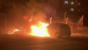 Otomobil hem yandı hem patladı
