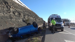 Otomobil şarampole devrildi: 2 yaralı