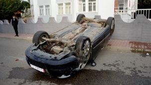 Otomobil ters döndü: 4 Yaralı 