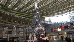  Paris yeni yıl kutlamalarına hazır 