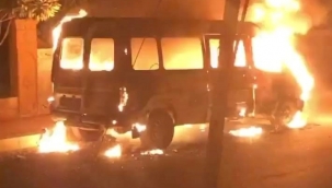 Park halindeki minibüs yandı 