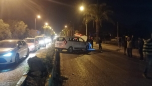 Refüje çarpan otomobildeki 4 kişi yaralandı