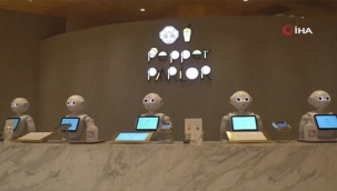 Robot garsonlar görev başında!