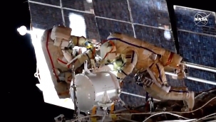 Rus kozmonotlar uzay yürüyüşüne başladı 