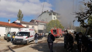 Simav'daki yangında bir ev kül oldu 