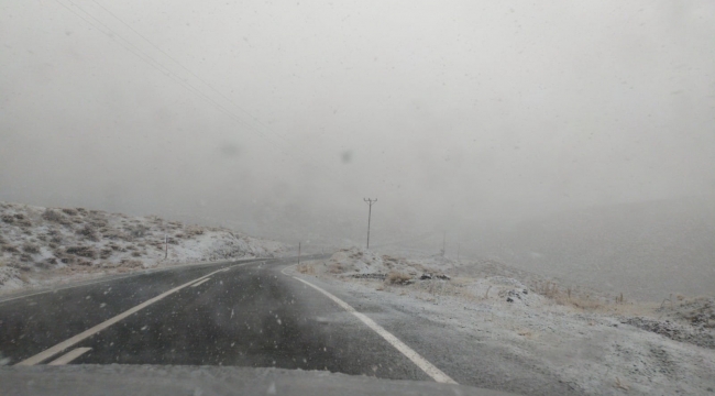 Sincik- Malatya Karayolu'nda kar yağışı 