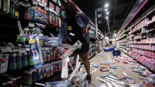 Süpermarketler yağmalandı 