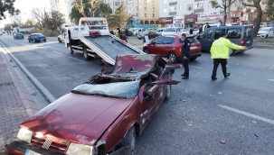 Takla atan otomobil karton gibi ezildi 