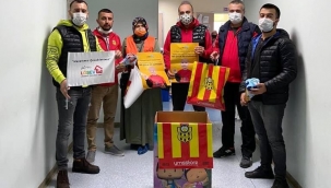 Taraftarlardan lösemili çocuklara moral 