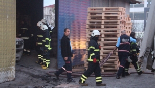 Tekirdağ'da kereste deposunda yangın 