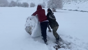 Yüksekovalı çocukların kar sevinci 