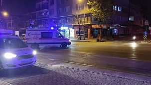 Ambulans ve motosiklet çarpıştı: 2 yaralı
