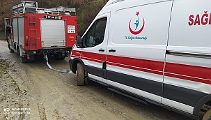 Ambulansı itfaiye kurtardı