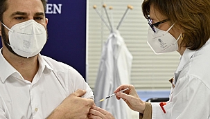 Avusturya'da ilk Covid-19 aşısı yapıldı 