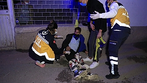 Bıçaklandı telefonla ailesini aradı 