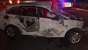 Çarpışan araçlar hurdaya döndü