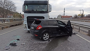 Çekici ile otomobil çarpıştı: 2 yaralı 