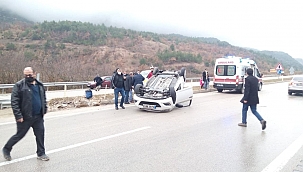 Cenaze yolunda kaza: 2 yaralı 