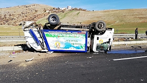 Çöp toplama aracı devrildi: 3 yaralı