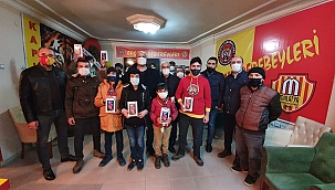 Derebeylerinden öğrencilere tablet desteği 