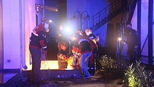 Elektrik kesilince 5 metrelik çukura düştü 