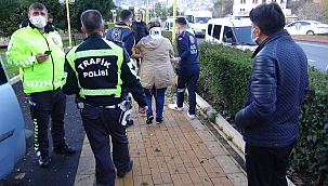 Eşini bırakıp aracının derdine düştü