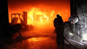 Fabrika yangını 4 saatte söndürüldü