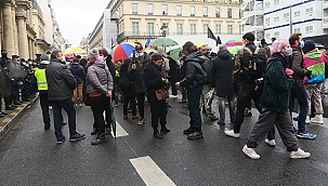 Göçmenlere Sarı Yelekliler'den destek