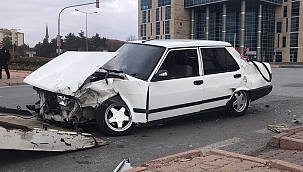 İki araç çarpıştı: 5 yaralı