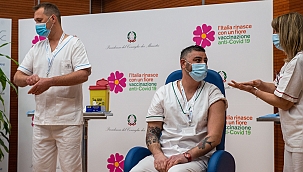 İtalya'da ilk Covid-19 aşıları yapıldı 