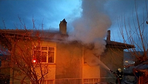 Kırıkkale'de 2 katlı evde yangın çıktı 