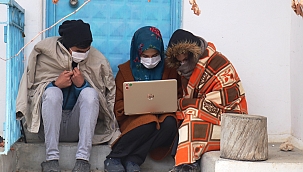 Kış günü dışarıda uzaktan eğitim!