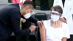 Meksika'da ilk aşı hemşireye yapıldı 