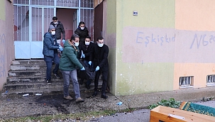 Metruk binada mülteci cesedi bulundu