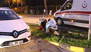 Minibüs elektrikli bisikletle çarpıştı