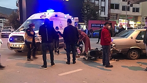 Motosiklete çarpıp kaçtı: 2 yaralı 