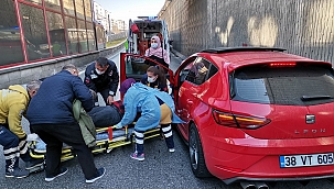 Otomobil otobüse çarptı: 1 yaralı