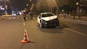 Otomobiller çarpıştı : 5 yaralı