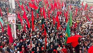 Pakistan'da protestolar devam ediyor